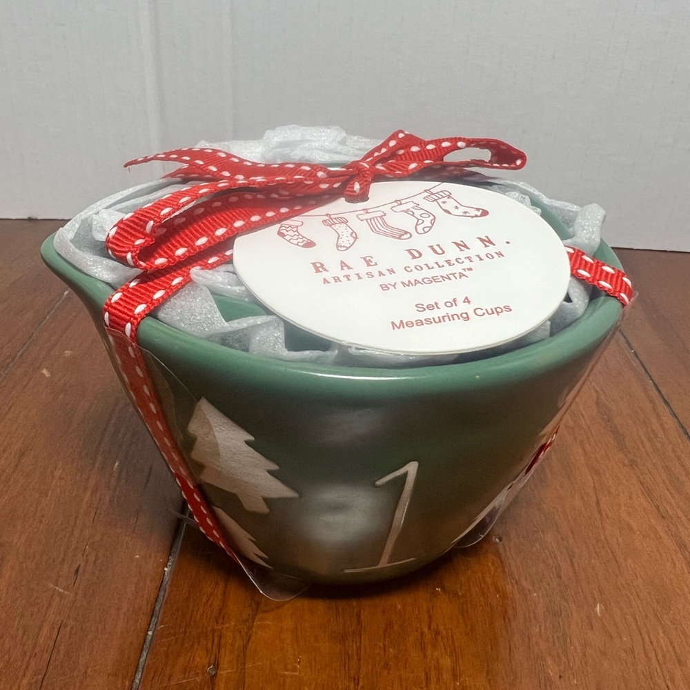 Rae Dunn green Christmas tree measuring cups